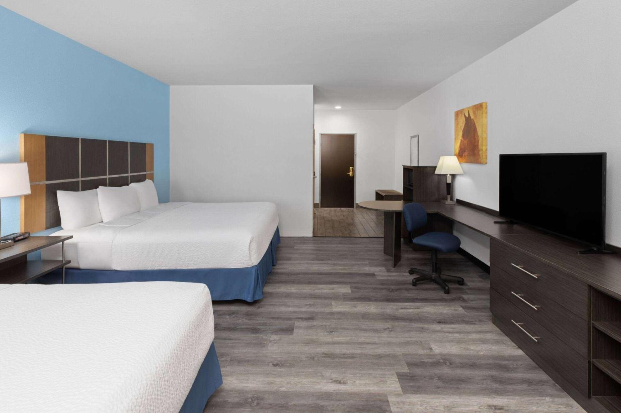 Days Inn & Suites By Wyndham Lubbock Medical Center Экстерьер фото
