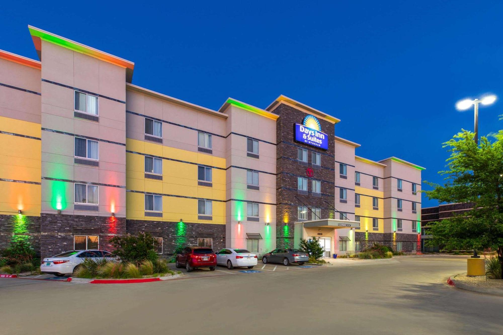 Days Inn & Suites By Wyndham Lubbock Medical Center Экстерьер фото