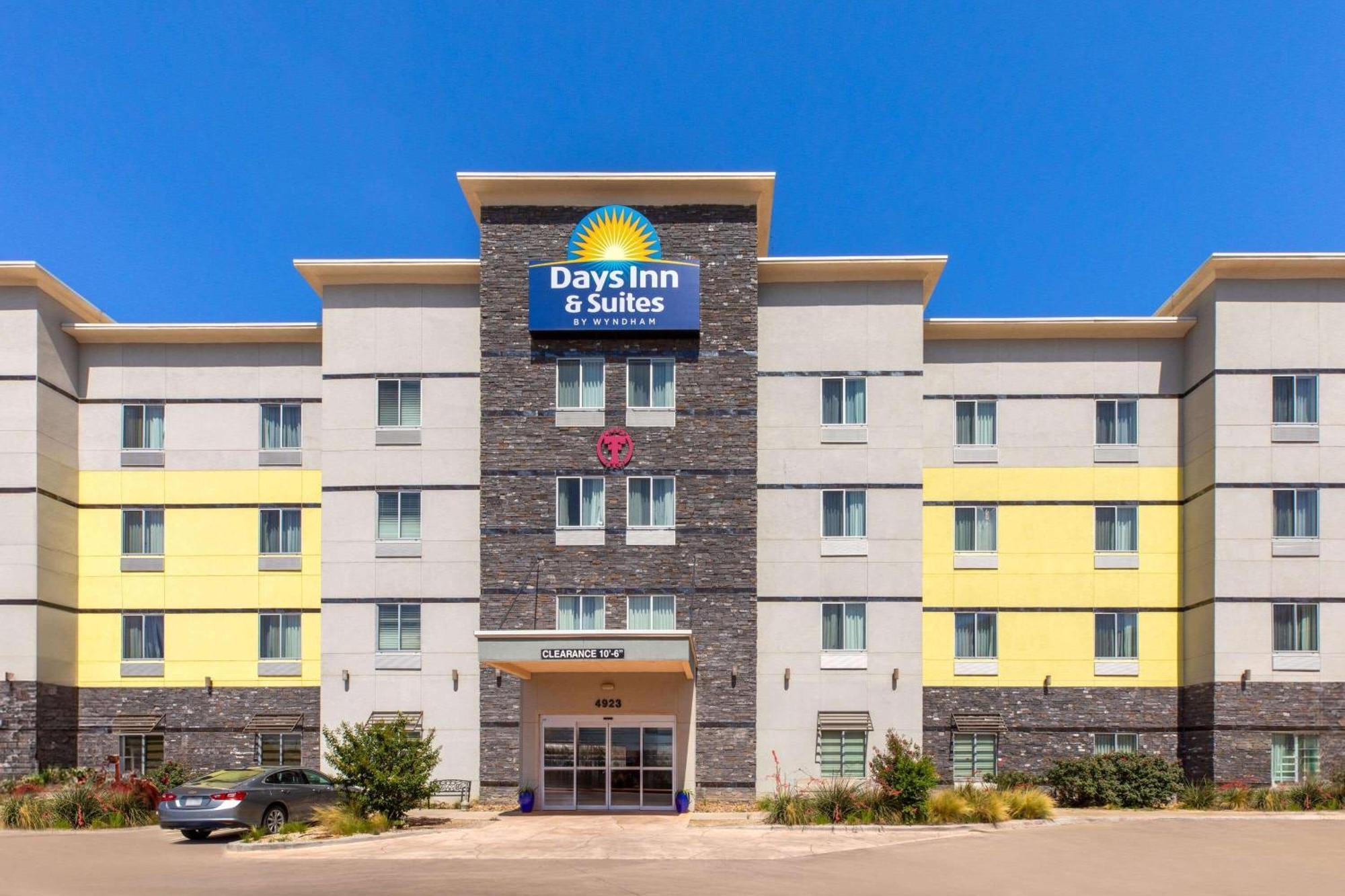 Days Inn & Suites By Wyndham Lubbock Medical Center Экстерьер фото