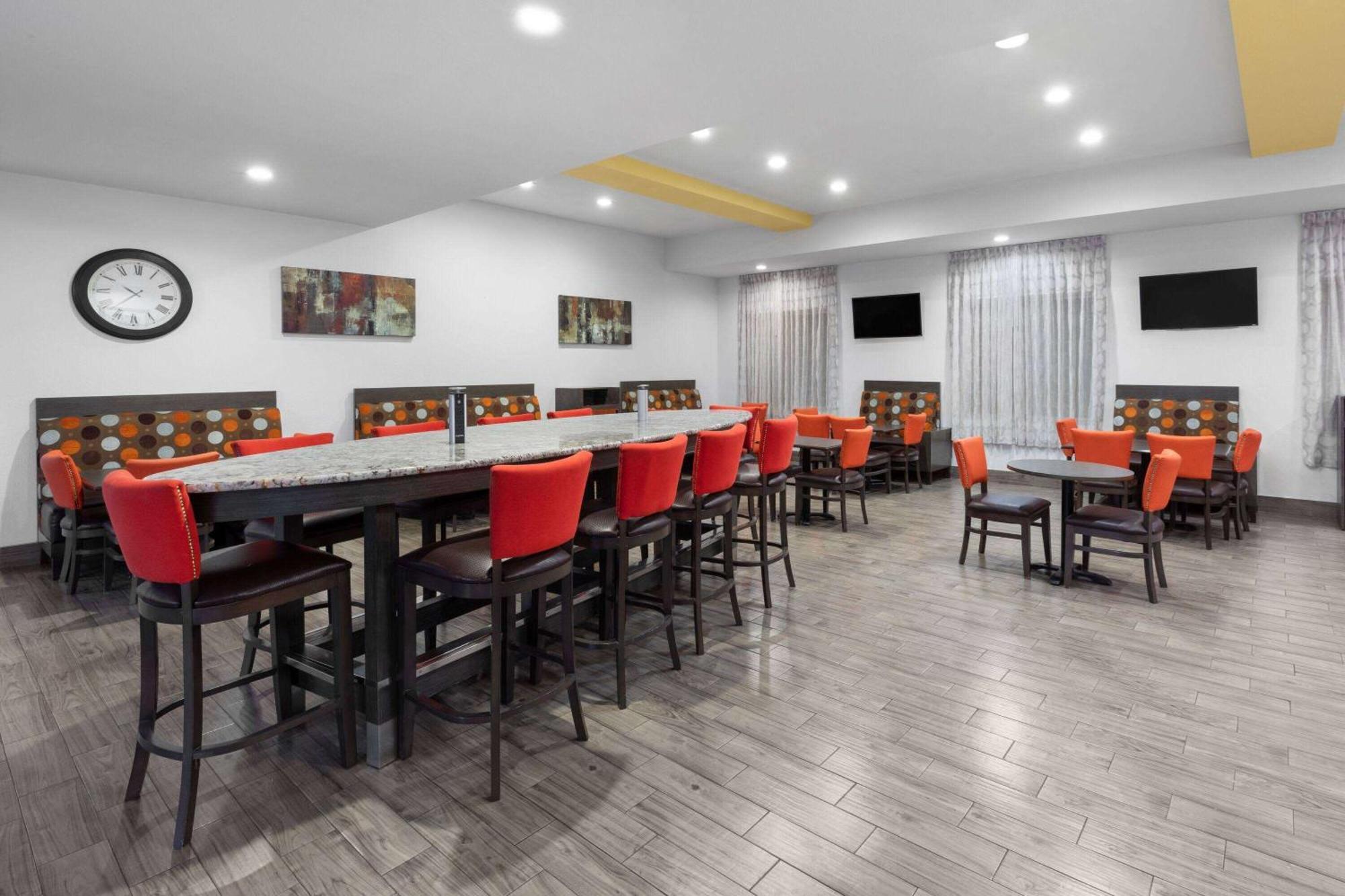 Days Inn & Suites By Wyndham Lubbock Medical Center Экстерьер фото