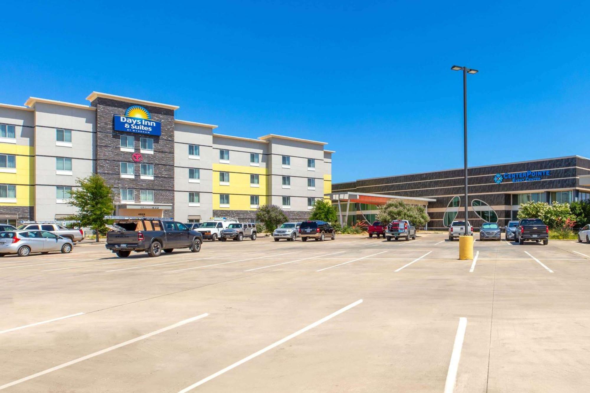 Days Inn & Suites By Wyndham Lubbock Medical Center Экстерьер фото