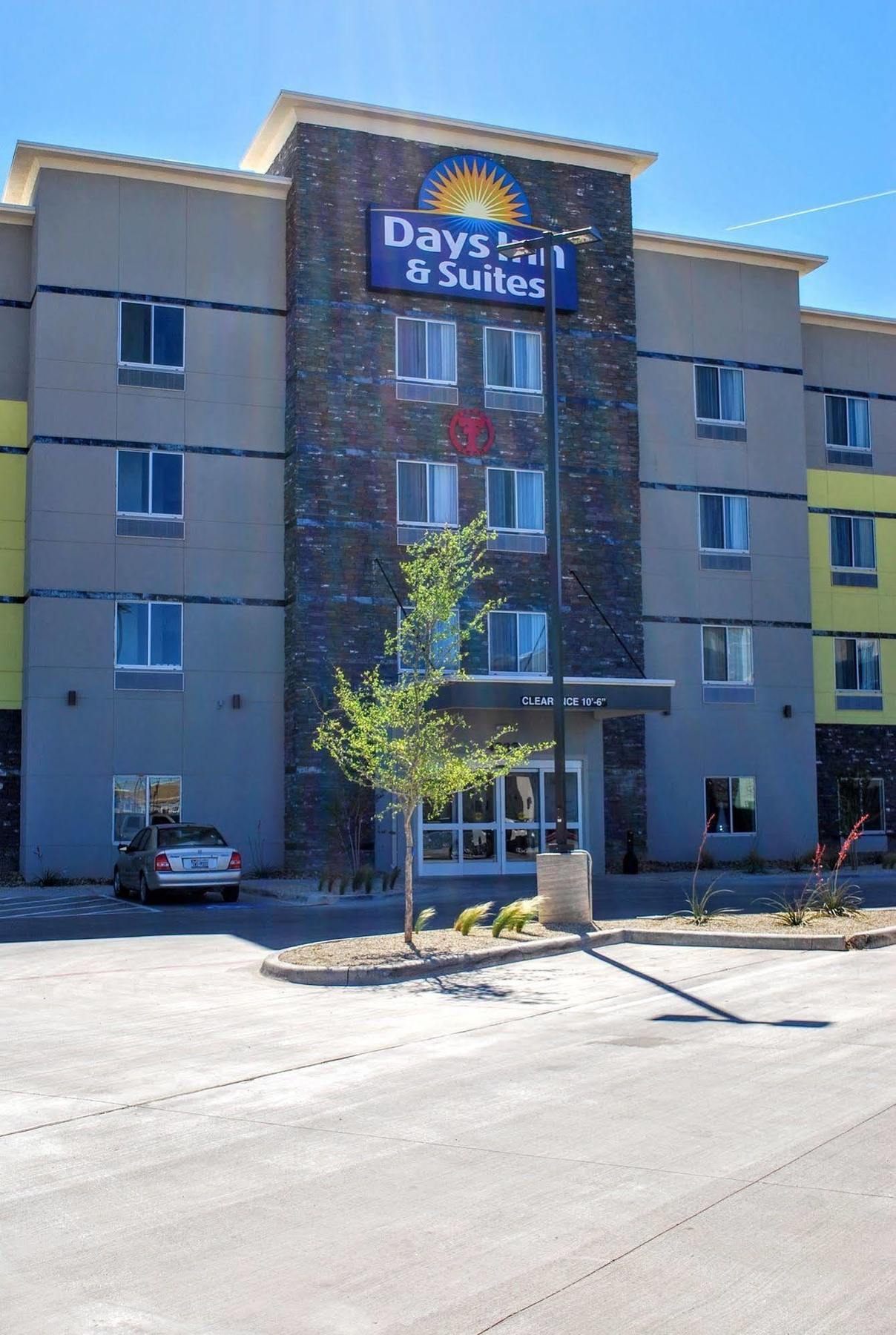 Days Inn & Suites By Wyndham Lubbock Medical Center Экстерьер фото
