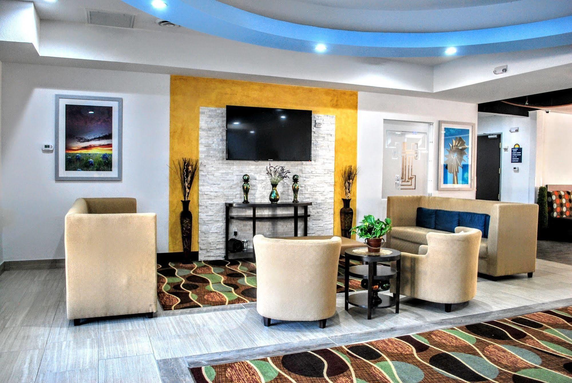 Days Inn & Suites By Wyndham Lubbock Medical Center Экстерьер фото