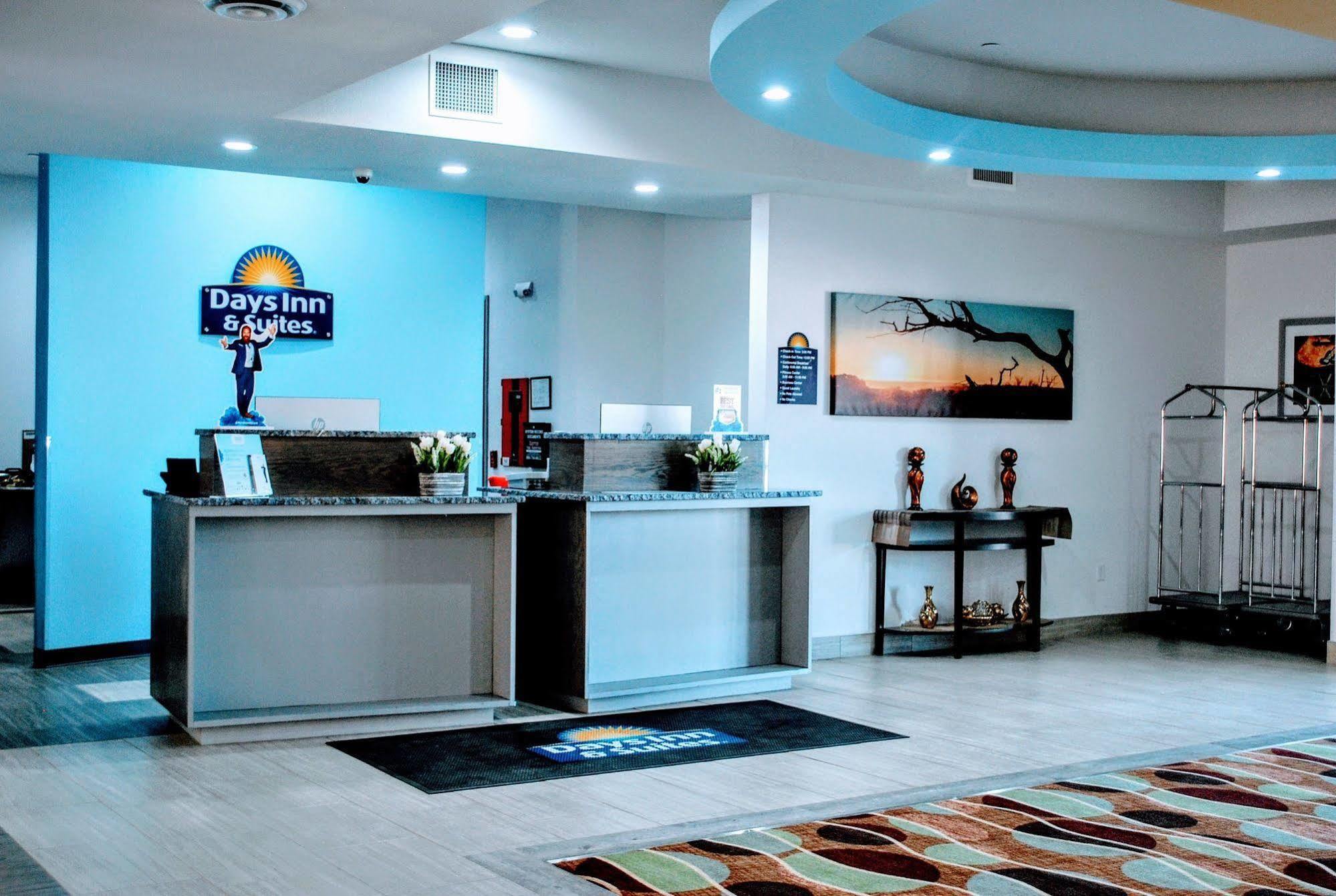 Days Inn & Suites By Wyndham Lubbock Medical Center Экстерьер фото