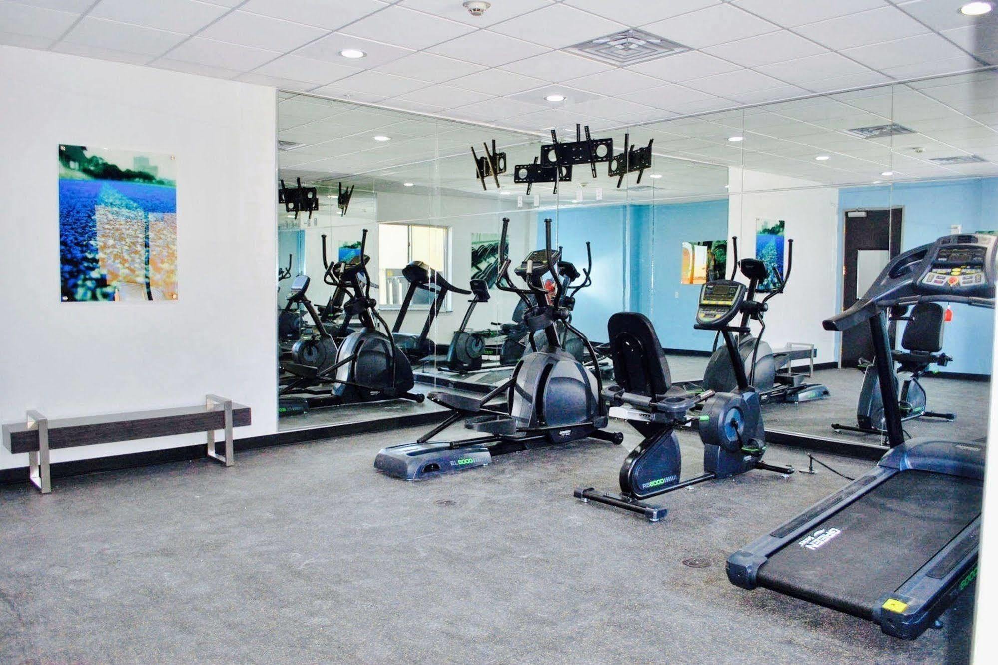 Days Inn & Suites By Wyndham Lubbock Medical Center Экстерьер фото