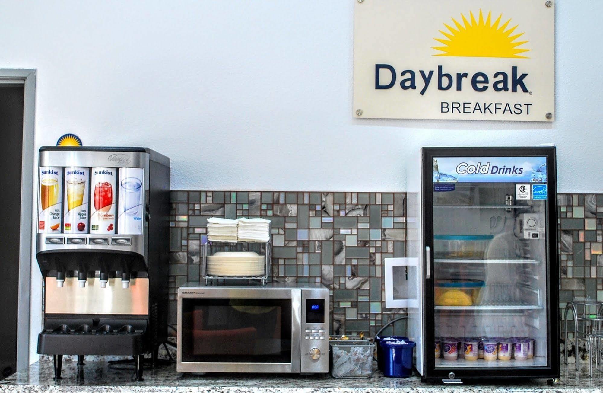 Days Inn & Suites By Wyndham Lubbock Medical Center Экстерьер фото